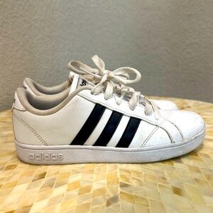 Adidas kids sneakers 2.5